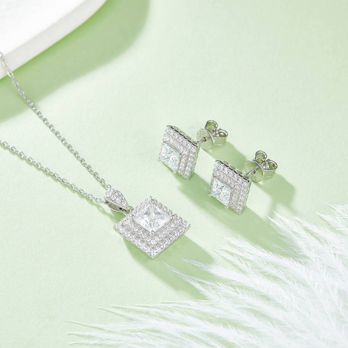 Exquisite Square S925 Silver Plated Platinum Moissanite Diamond Pendant Earnail Set